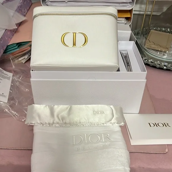 DiorVanity Case—Headband-Towel- Full Size Hyalushot - Picture 2 of 16